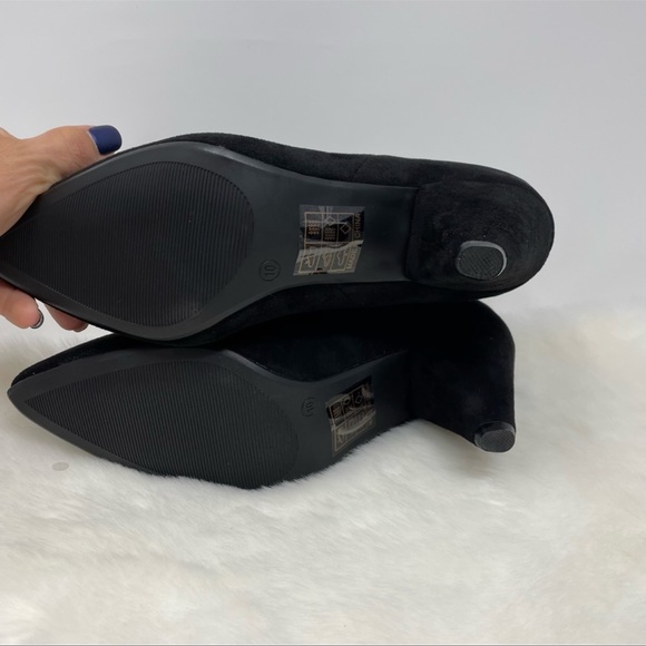 NWT GC Black Suede Ankle Boots in it’s original Box. - Picture 2 of 6